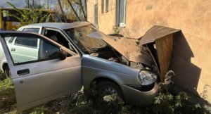 В Новгородской области водитель отечественного автомобиля из-за несоблюдения ПДД доставлен в медицинское учреждение
